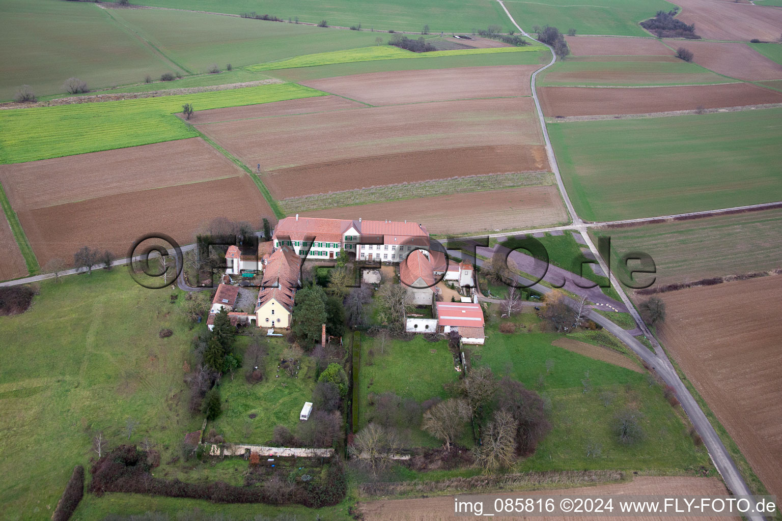 Atelier pour résidences-services Atelier pour talents cachés à but non lucratif GmbH à Haftelhof à le quartier Haftelhof in Schweighofen dans le département Rhénanie-Palatinat, Allemagne d'un drone