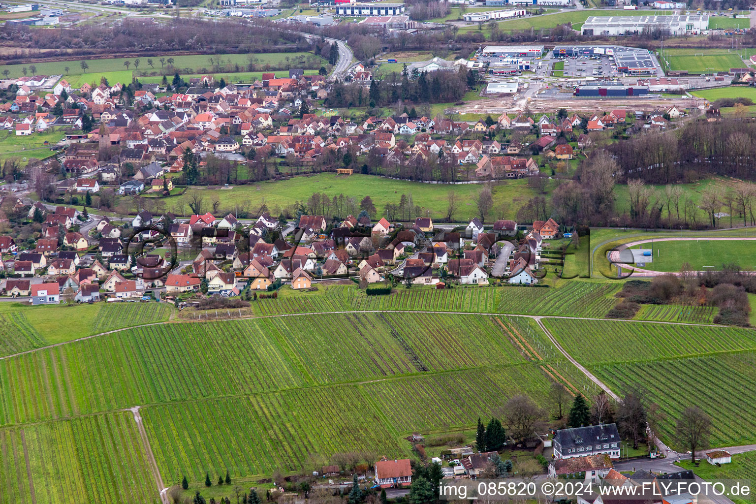 Vue aérienne de Quartier Altenstadt in Wissembourg dans le département Bas Rhin, France