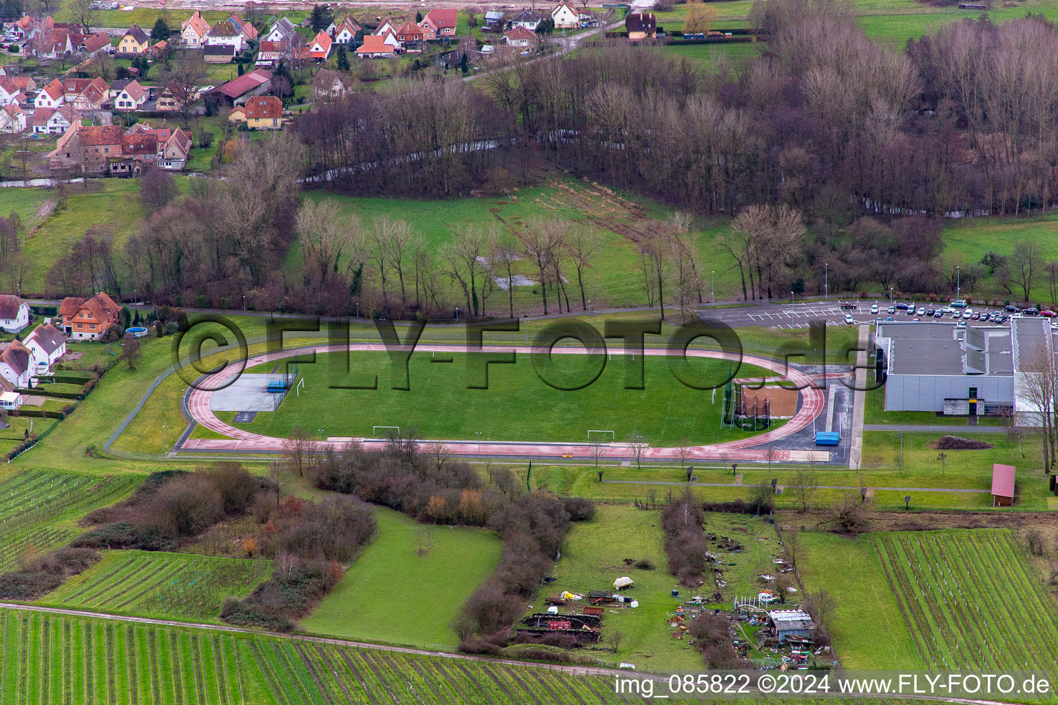 Vue aérienne de Quartier Altenstadt in Wissembourg dans le département Bas Rhin, France