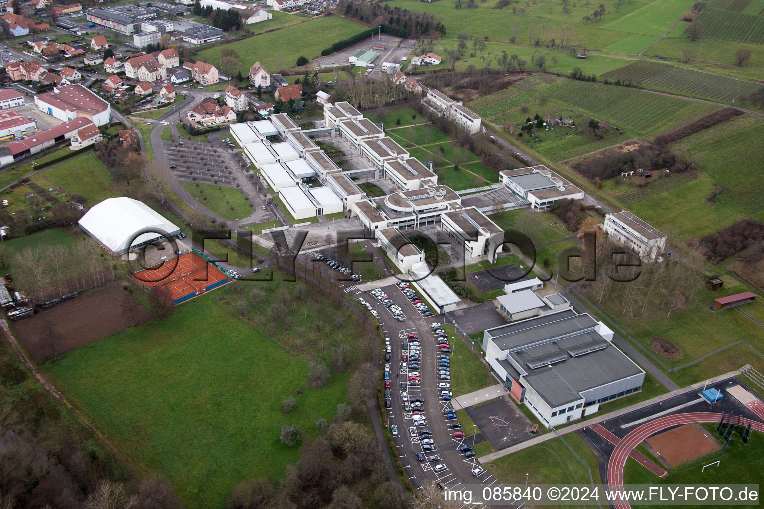 Vue aérienne de Lycée Stanislas à le quartier Altenstadt in Wissembourg dans le département Bas Rhin, France