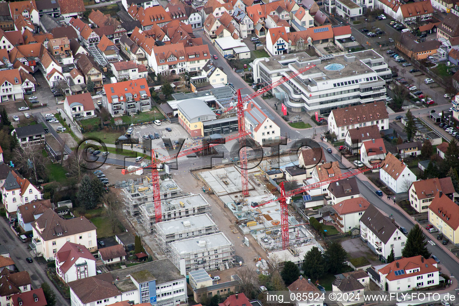 Vue oblique de Chantiers d'ensemble de bâtiments pour la nouvelle construction d'un quartier urbain en centre-ville à Kandel dans le département Rhénanie-Palatinat, Allemagne