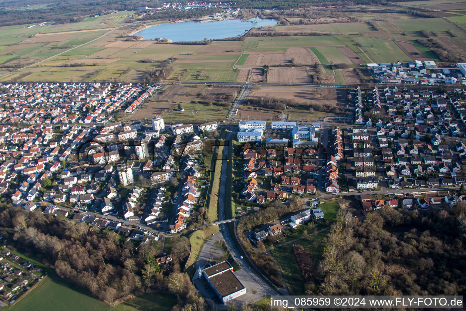 Vue aérienne de Rue de contournement à le quartier Mörsch in Rheinstetten dans le département Bade-Wurtemberg, Allemagne