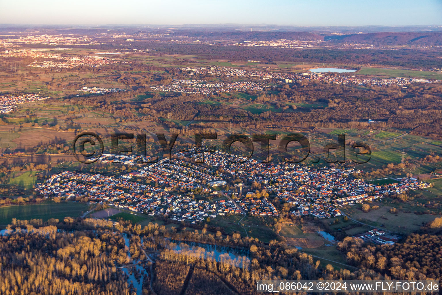 Vue aérienne de Ilingen à le quartier Illingen in Elchesheim-Illingen dans le département Bade-Wurtemberg, Allemagne