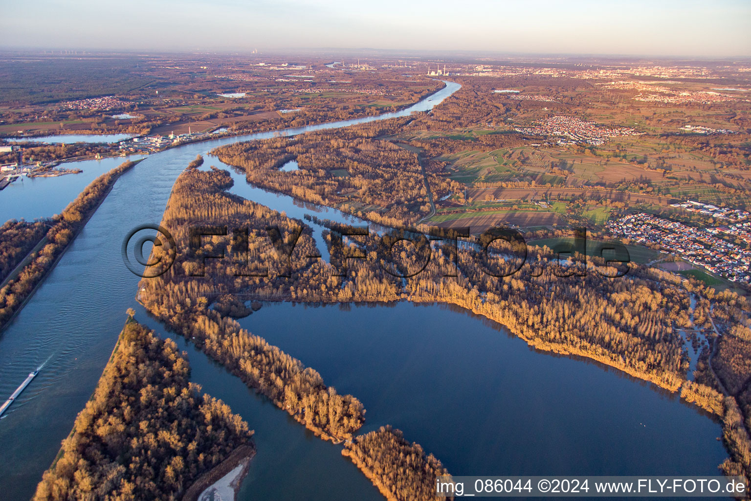 Vue aérienne de Ilingen, Canal d'Or à Elchesheim-Illingen dans le département Bade-Wurtemberg, Allemagne