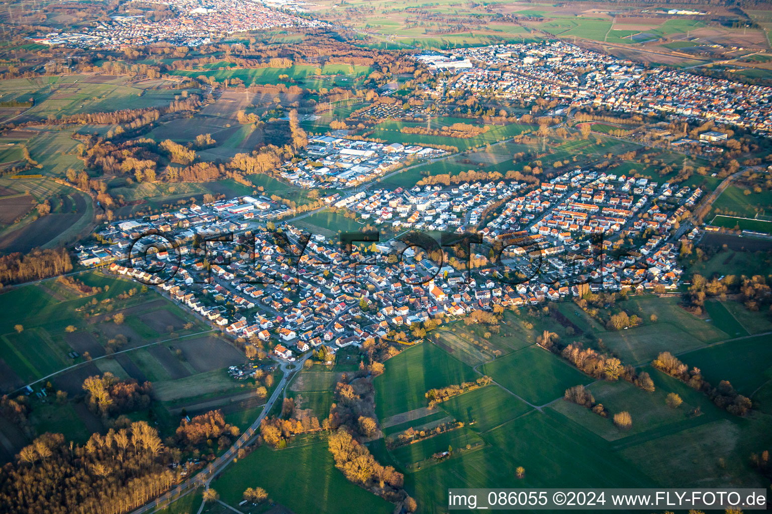 Vue aérienne de Du sud-ouest à le quartier Würmersheim in Durmersheim dans le département Bade-Wurtemberg, Allemagne