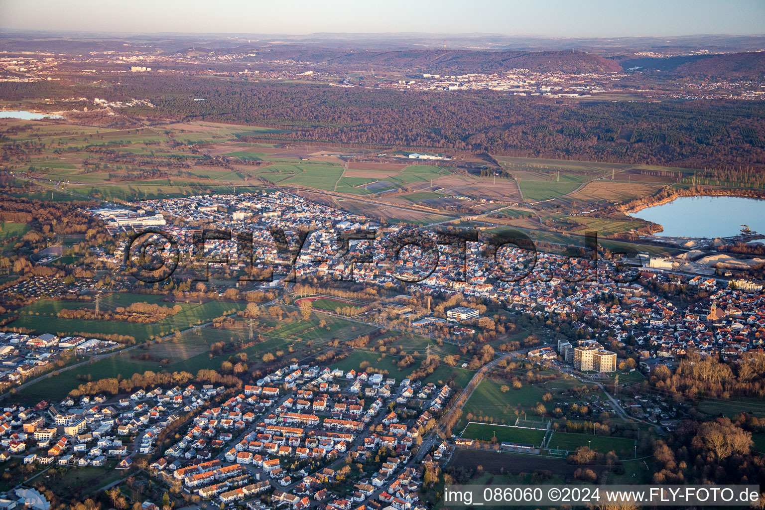 Vue aérienne de Du sud-ouest à Durmersheim dans le département Bade-Wurtemberg, Allemagne