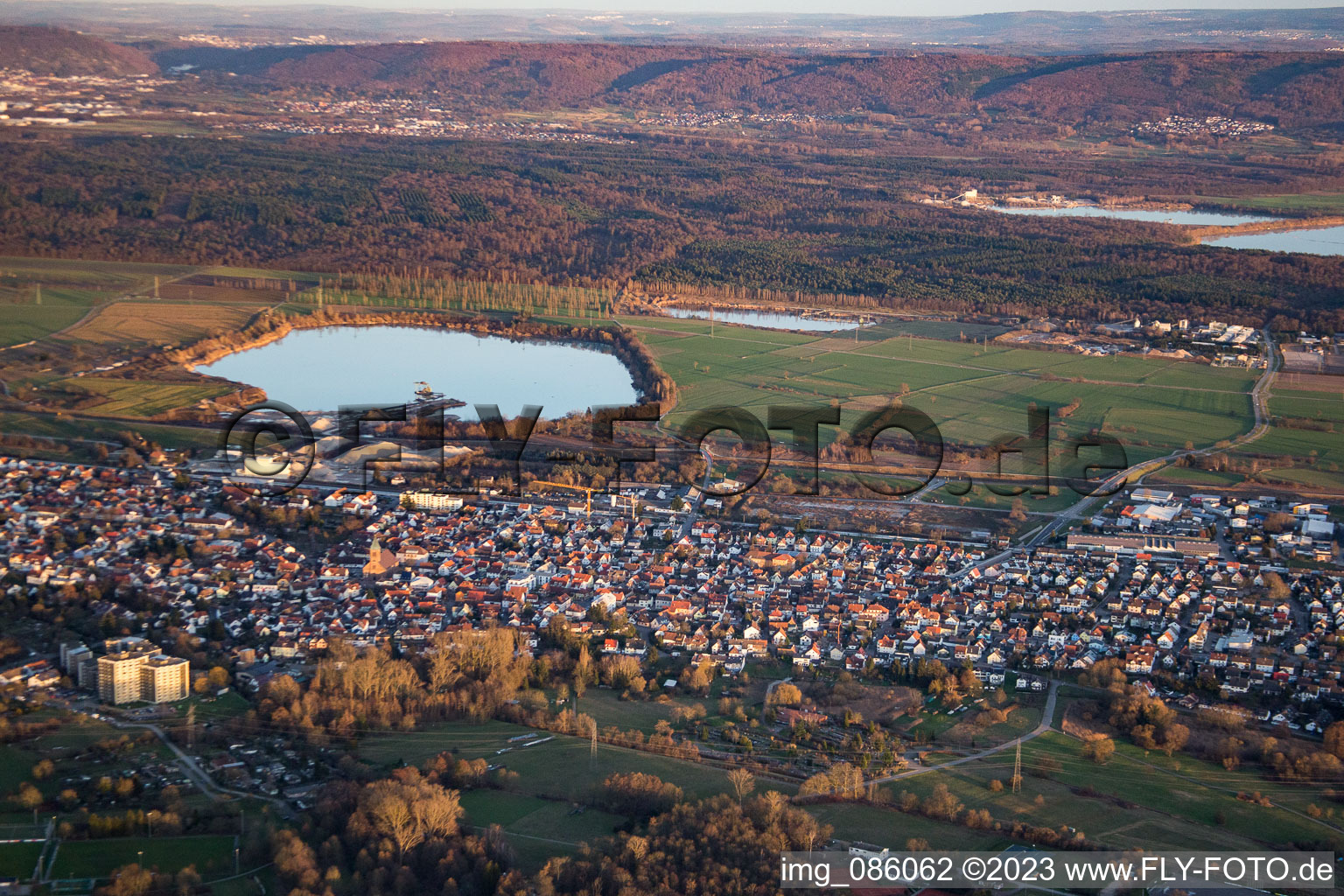 Vue aérienne de Gravière du sud-ouest à Durmersheim dans le département Bade-Wurtemberg, Allemagne