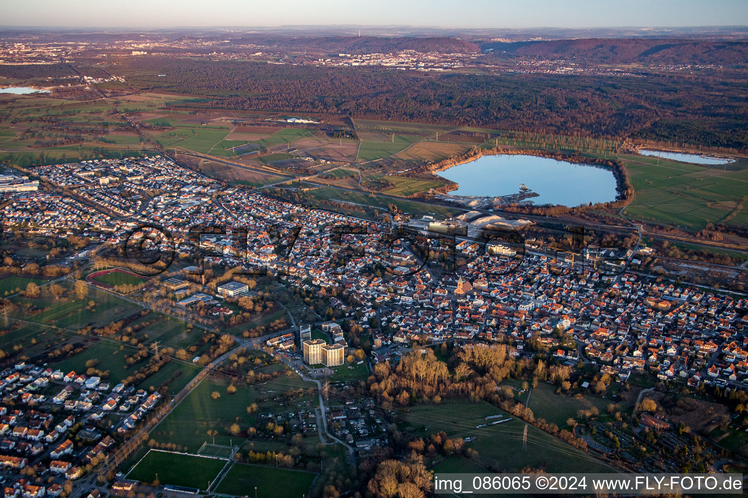 Vue aérienne de De l'ouest à Durmersheim dans le département Bade-Wurtemberg, Allemagne