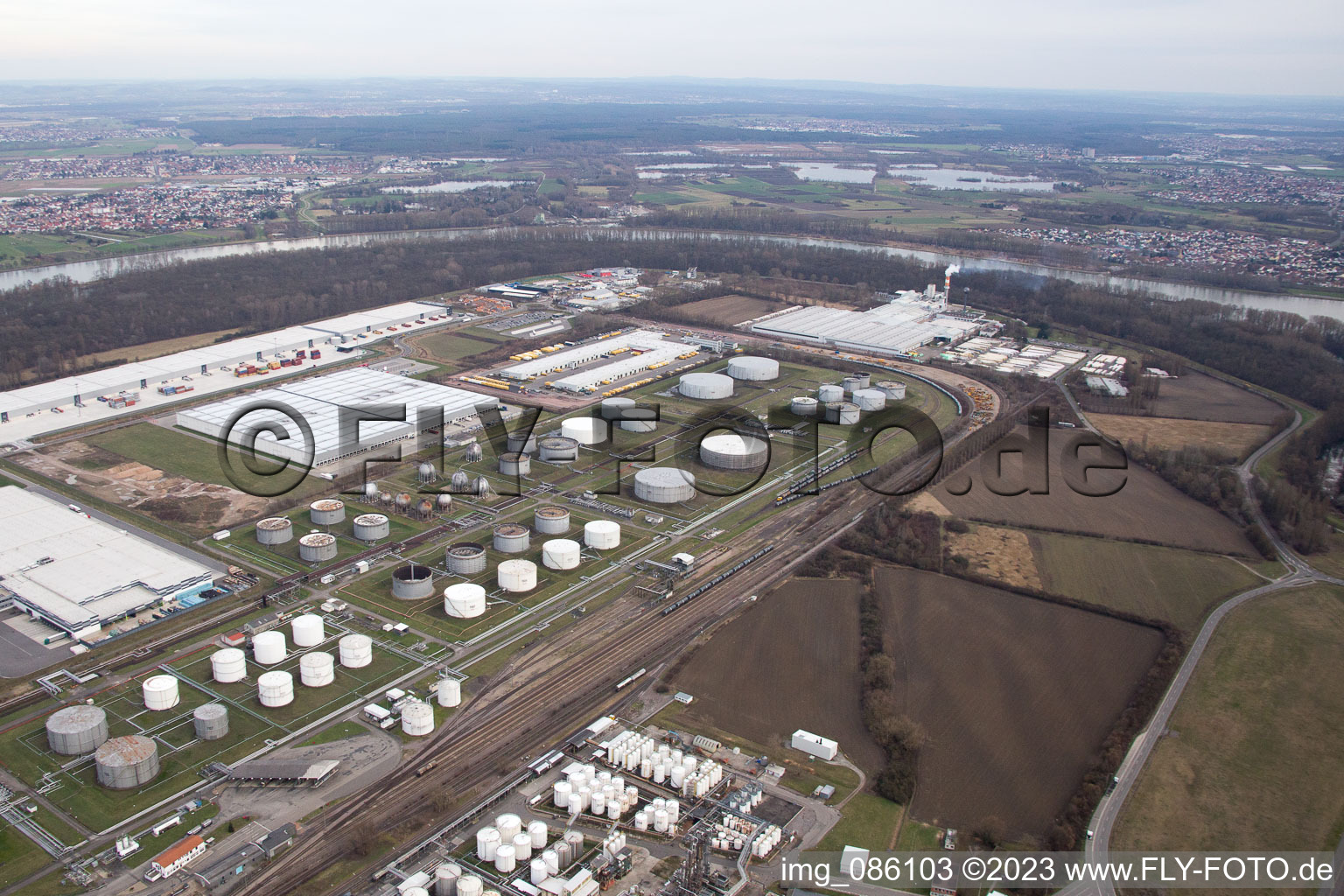 Vue aérienne de Zone industrielle à l'aéroport à Speyer dans le département Rhénanie-Palatinat, Allemagne