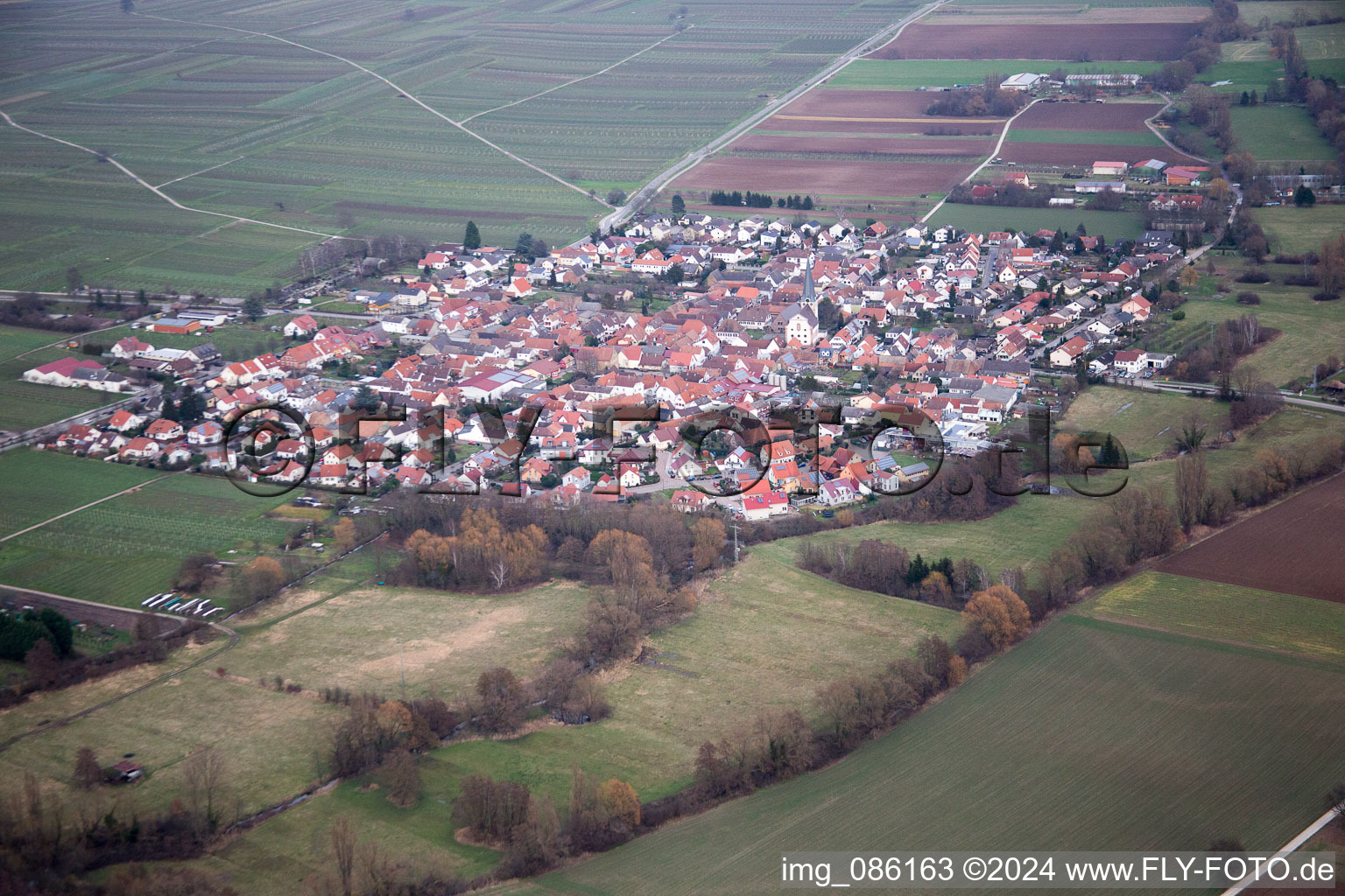 Venningen dans le département Rhénanie-Palatinat, Allemagne vue d'en haut