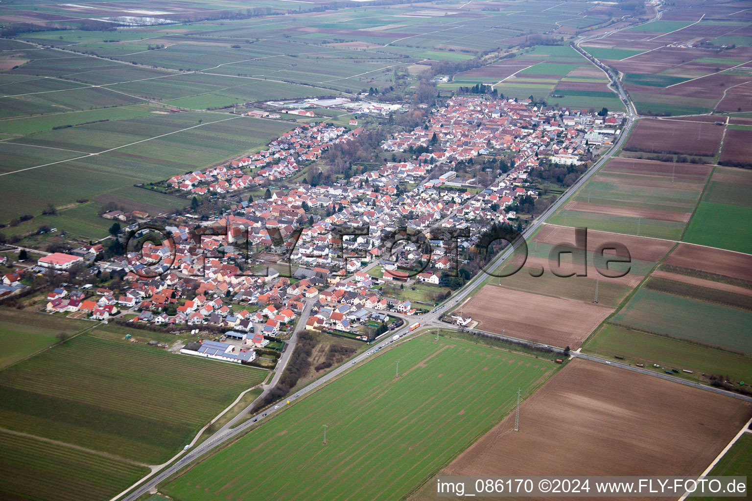 Essingen dans le département Rhénanie-Palatinat, Allemagne vue d'en haut