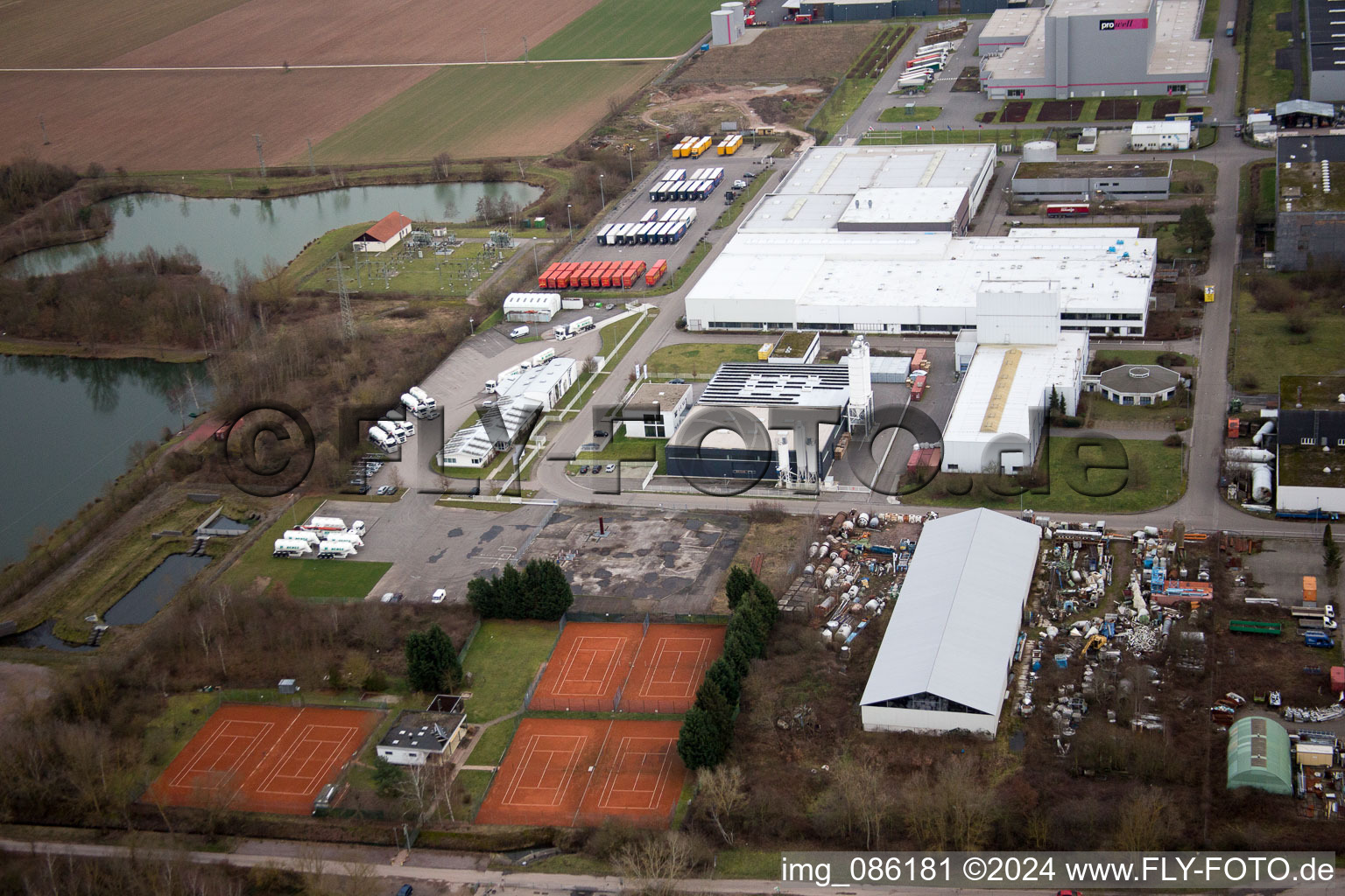 Vue aérienne de Zone industrielle à Offenbach an der Queich dans le département Rhénanie-Palatinat, Allemagne