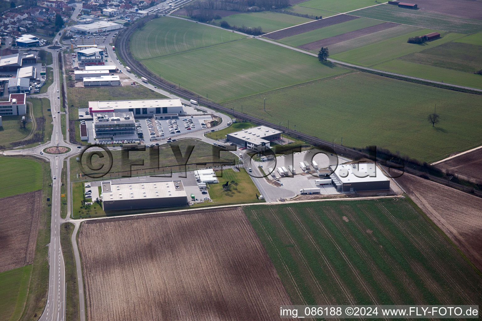 Rülzheim dans le département Rhénanie-Palatinat, Allemagne depuis l'avion