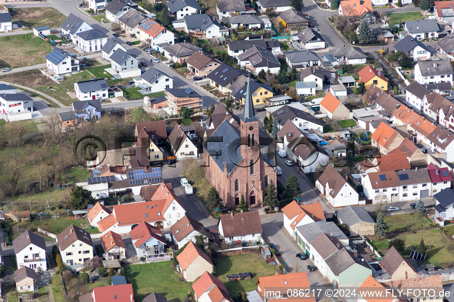 Vue aérienne de Église évangélique Rußheim à le quartier Rußheim in Dettenheim dans le département Bade-Wurtemberg, Allemagne