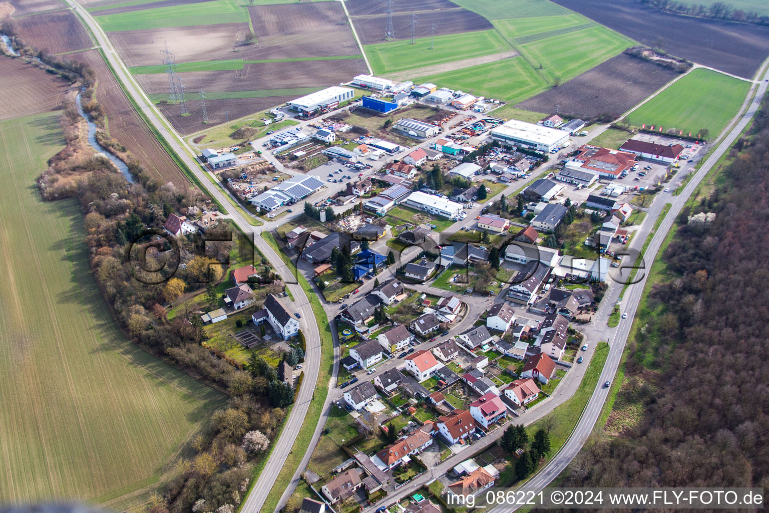 Vue aérienne de Anneau commercial de zone commerciale à le quartier Rußheim in Dettenheim dans le département Bade-Wurtemberg, Allemagne