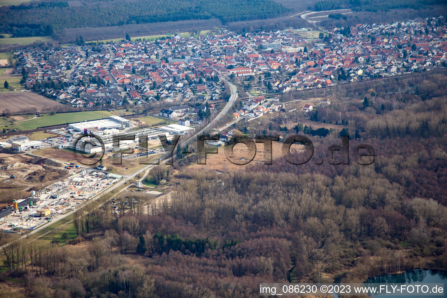 Gravier de jardin à le quartier Neudorf in Graben-Neudorf dans le département Bade-Wurtemberg, Allemagne d'en haut