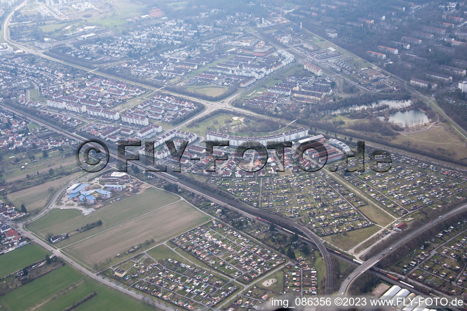 Vue aérienne de Rue d'Iéna à le quartier Hagsfeld in Karlsruhe dans le département Bade-Wurtemberg, Allemagne