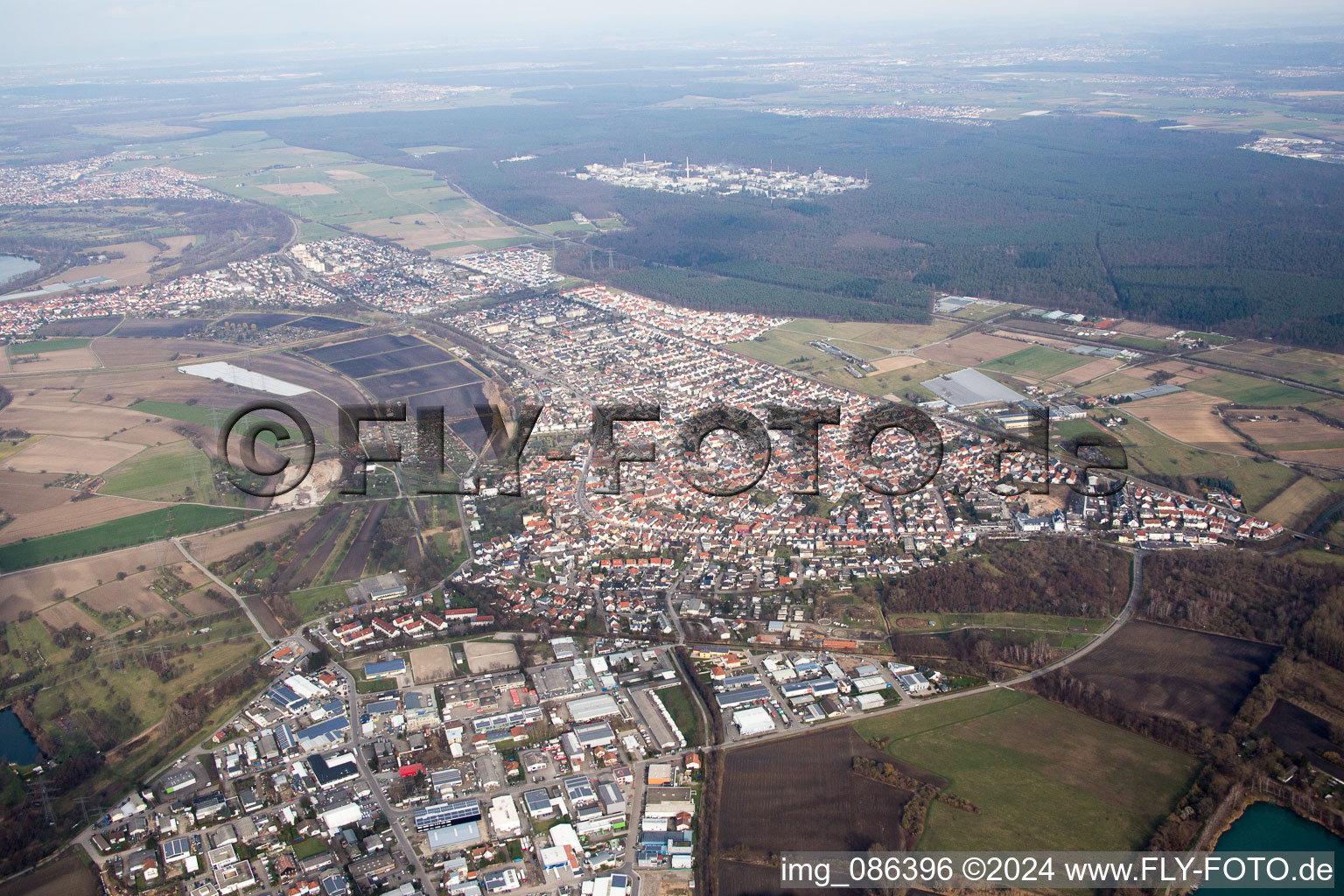 Enregistrement par drone de Quartier Neureut in Karlsruhe dans le département Bade-Wurtemberg, Allemagne