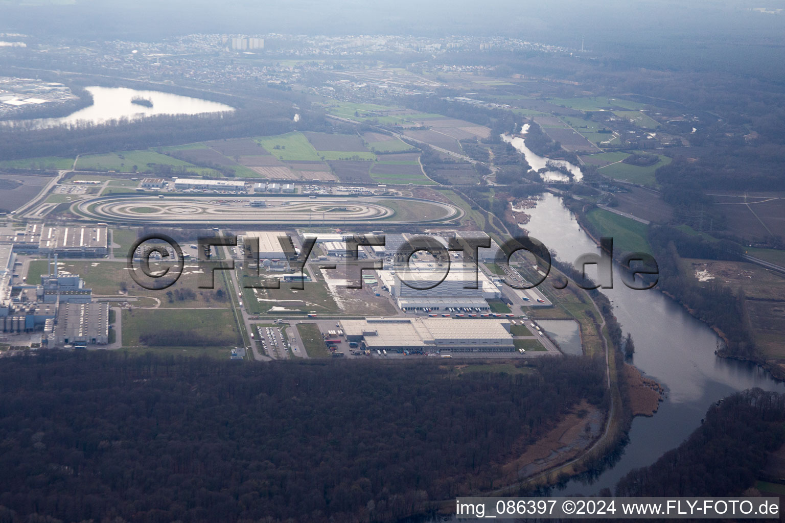 Vue aérienne de Zone industrielle d'Oberwald du nord-est à Wörth am Rhein dans le département Rhénanie-Palatinat, Allemagne