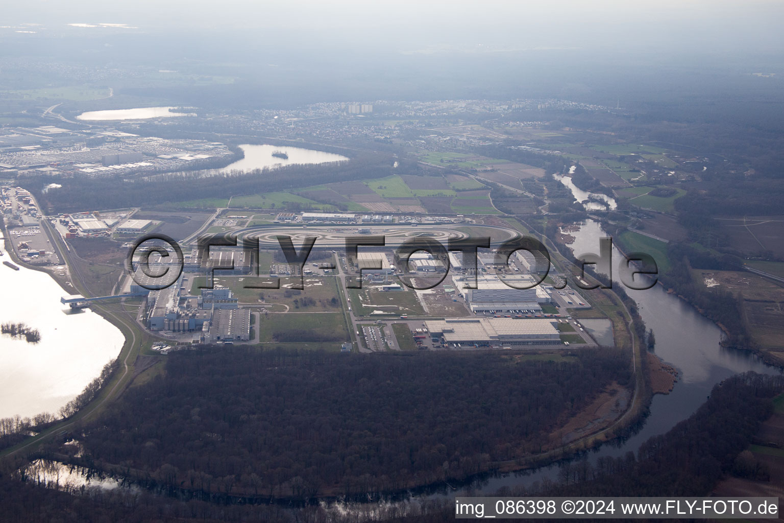 Vue aérienne de Zone industrielle d'Oberwald du nord-est à Wörth am Rhein dans le département Rhénanie-Palatinat, Allemagne