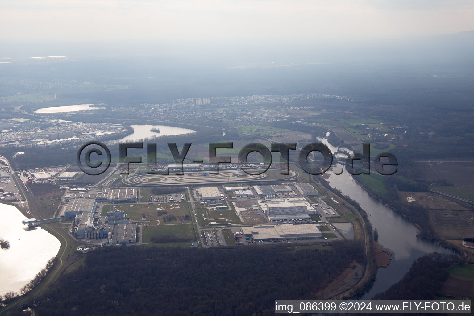 Photographie aérienne de Zone industrielle d'Oberwald du nord-est à Wörth am Rhein dans le département Rhénanie-Palatinat, Allemagne