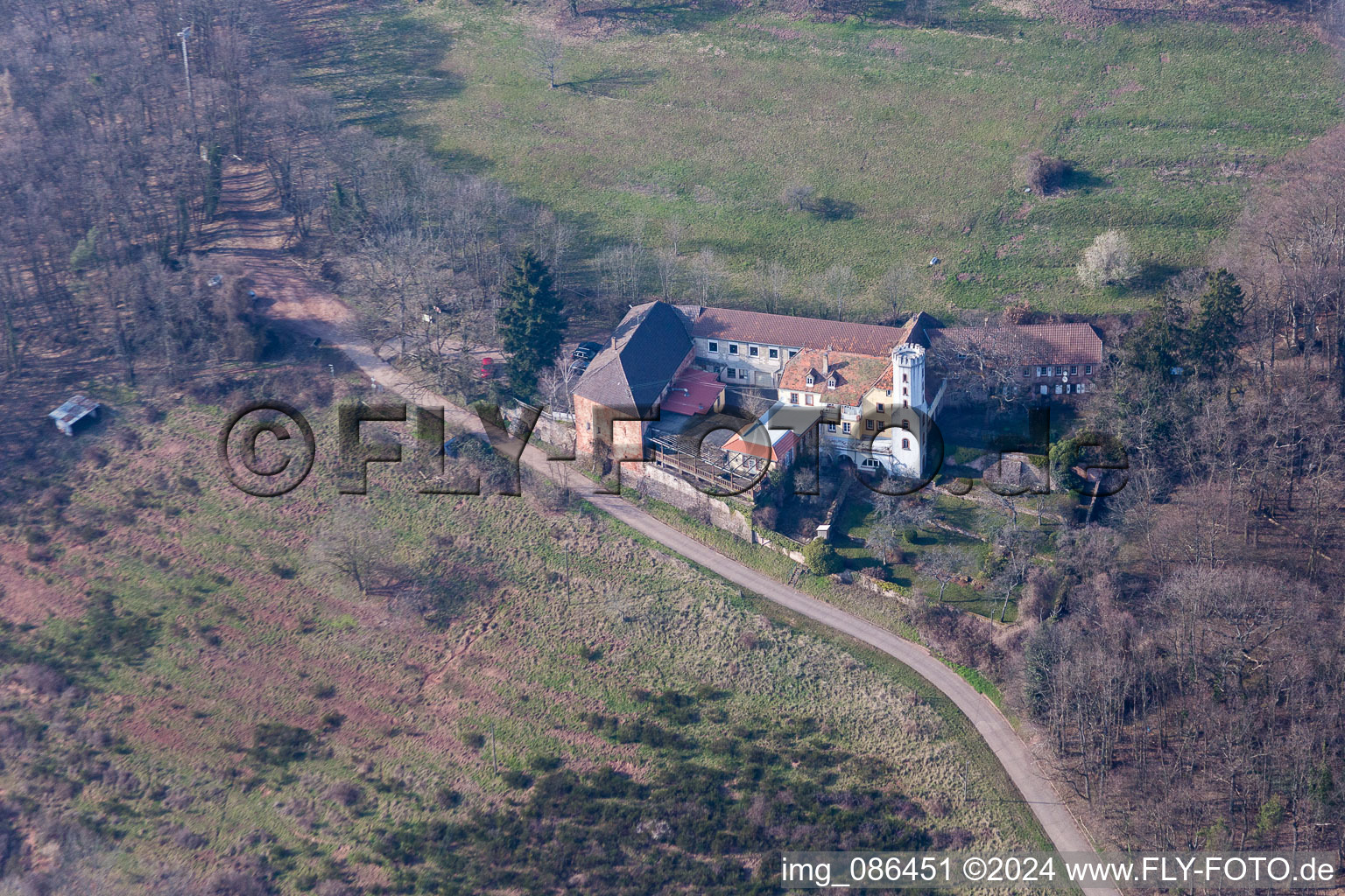 Vue aérienne de Ensemble de bâtiments du musée Slevogthof à Leinsweiler dans le département Rhénanie-Palatinat, Allemagne