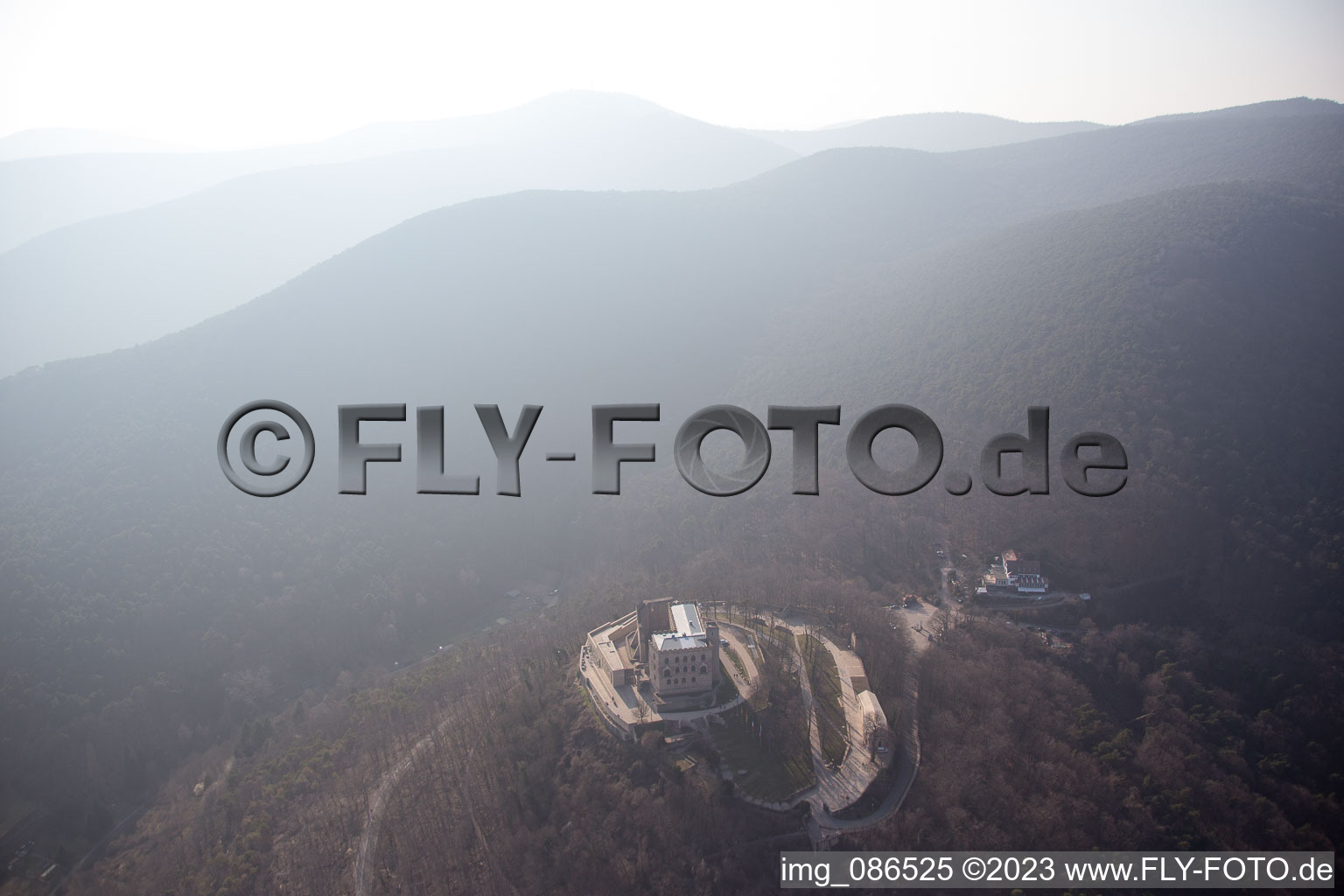 Image drone de Château de Hambach à le quartier Diedesfeld in Neustadt an der Weinstraße dans le département Rhénanie-Palatinat, Allemagne