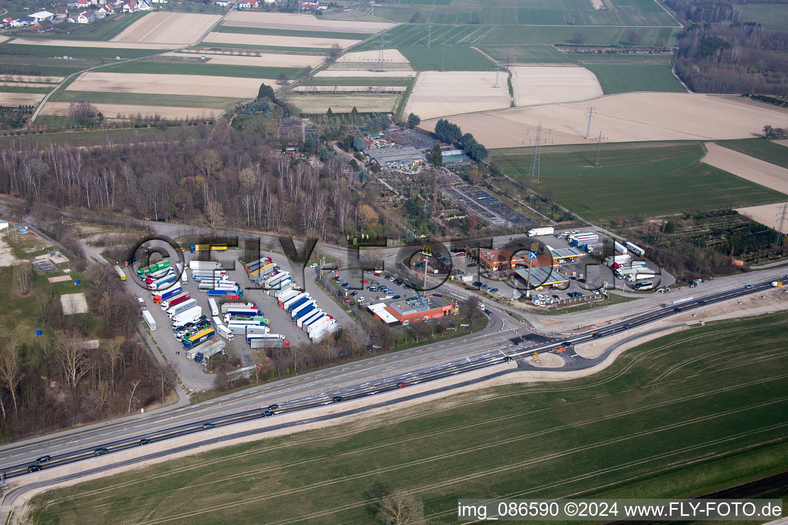 Vue aérienne de Autohof à Achernsee à le quartier Fautenbach in Achern dans le département Bade-Wurtemberg, Allemagne