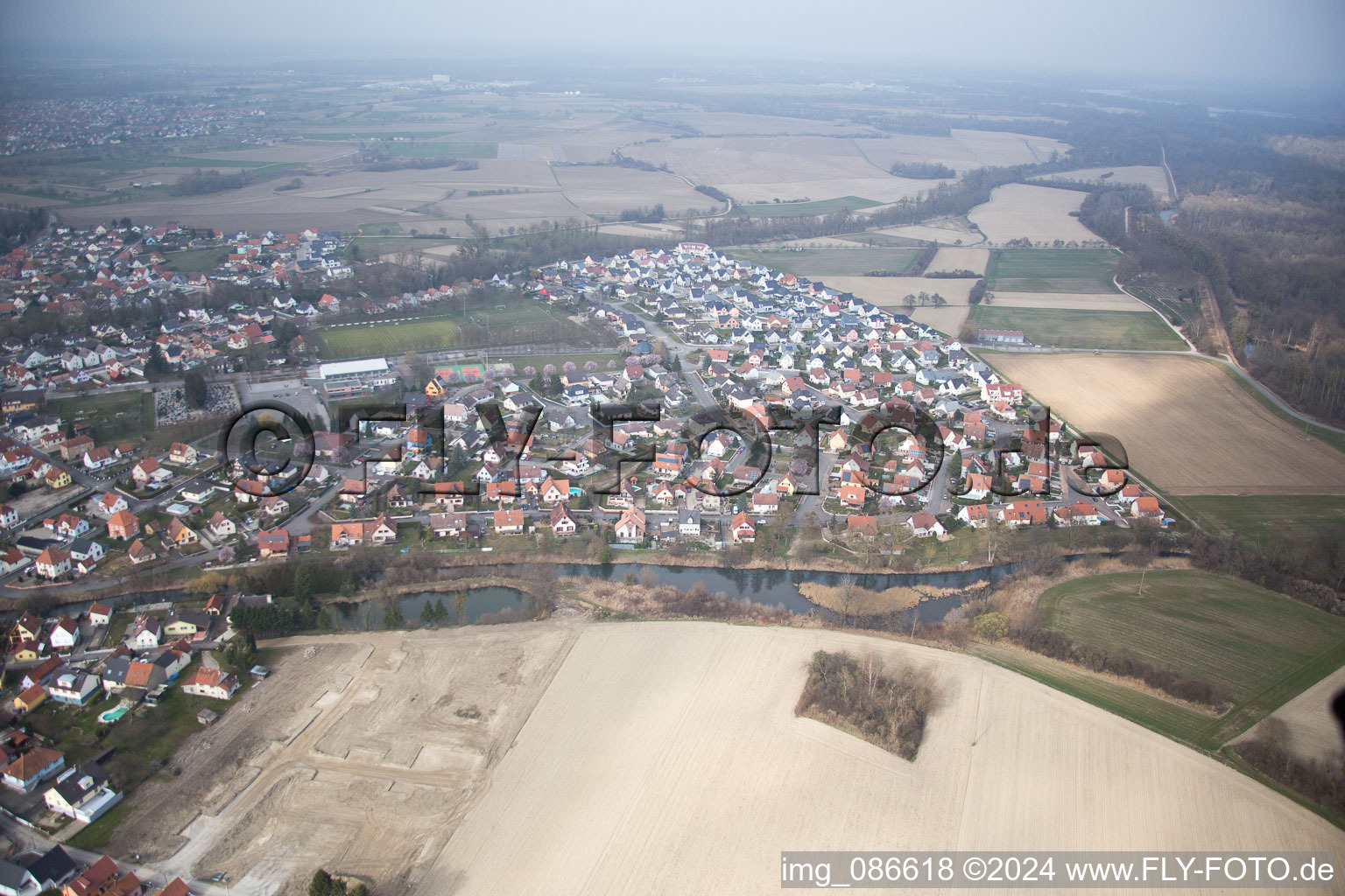 Vue aérienne de Offendorf dans le département Bas Rhin, France