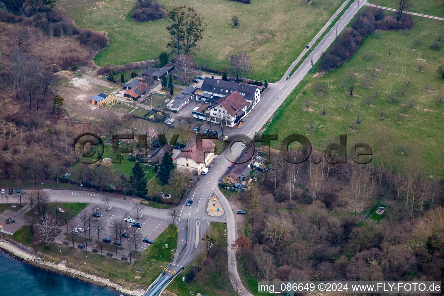 Vue aérienne de Ferry Hotel Rheinström à le quartier Plittersdorf in Rastatt dans le département Bade-Wurtemberg, Allemagne