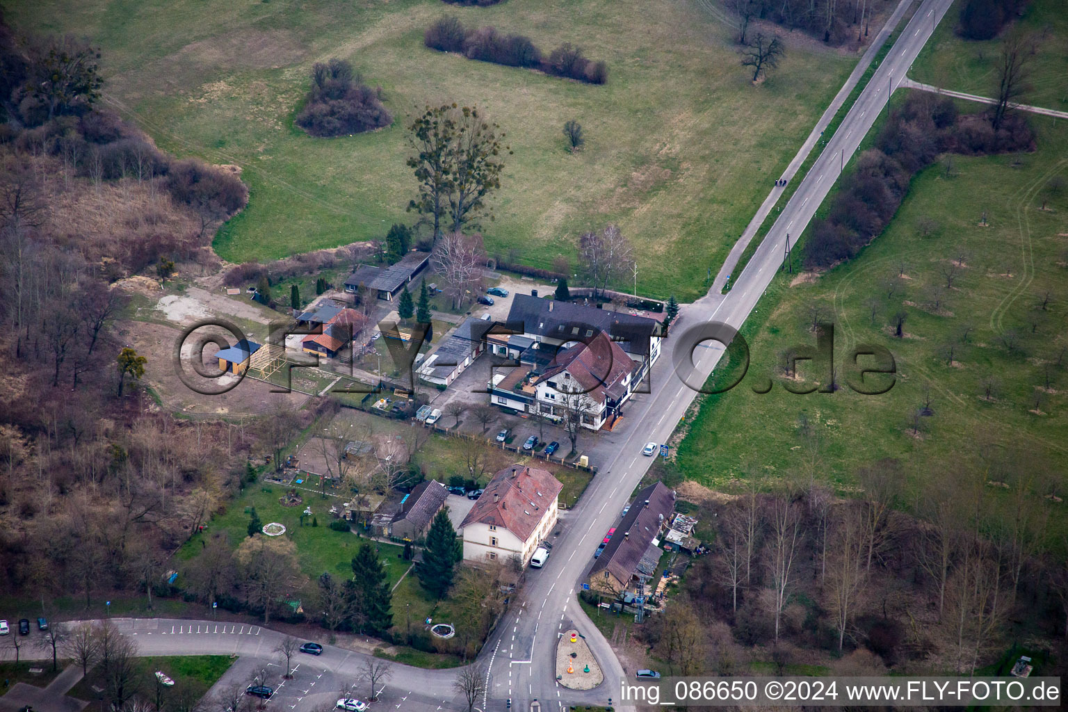 Vue aérienne de Ferry Hotel Rheinström à le quartier Plittersdorf in Rastatt dans le département Bade-Wurtemberg, Allemagne