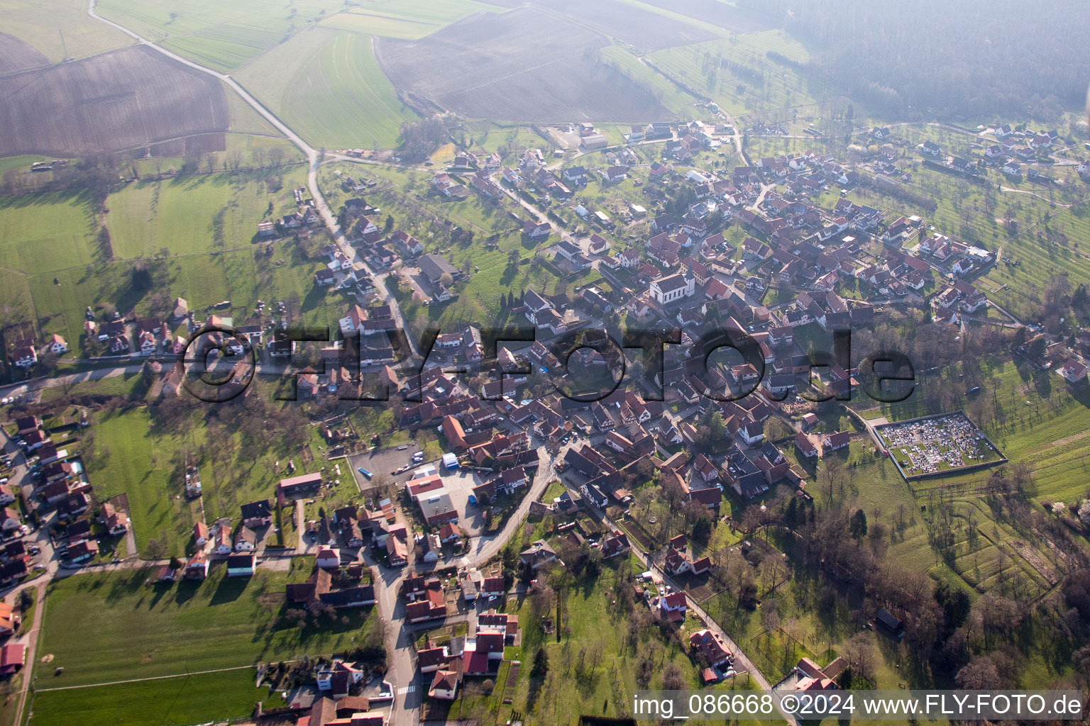 Vue aérienne de Lampertsloch dans le département Bas Rhin, France