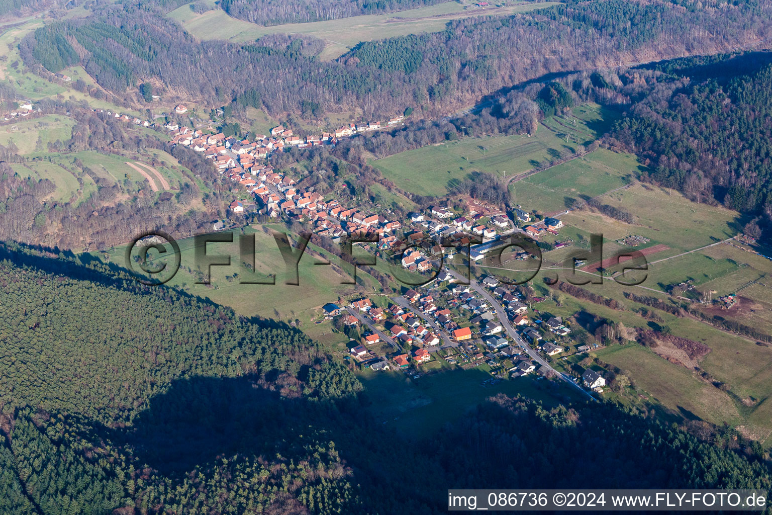 Vue aérienne de Champs agricoles et surfaces utilisables à Rumbach dans le département Rhénanie-Palatinat, Allemagne