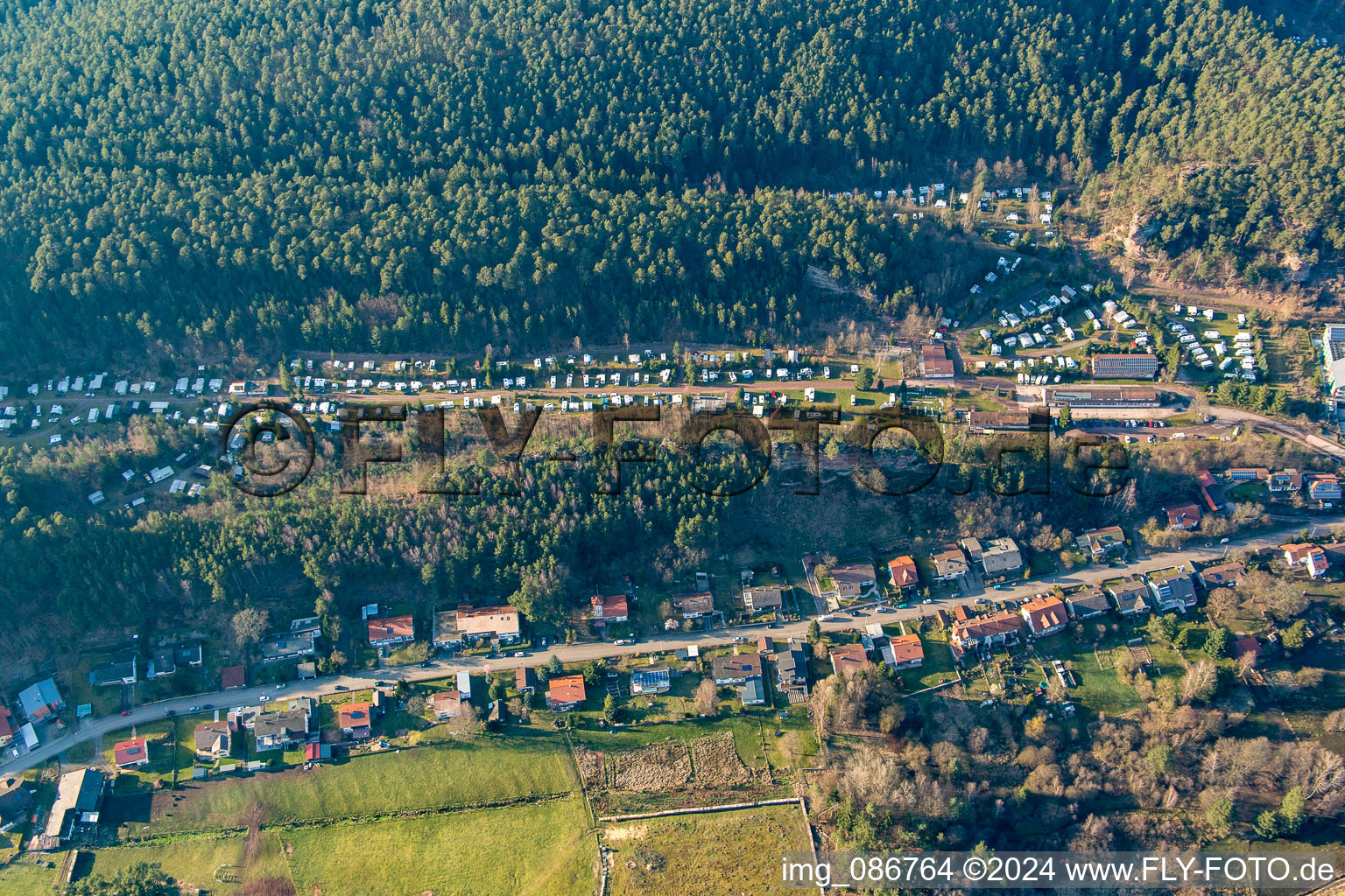 Vue aérienne de Camping Büttelwoog à Dahn dans le département Rhénanie-Palatinat, Allemagne