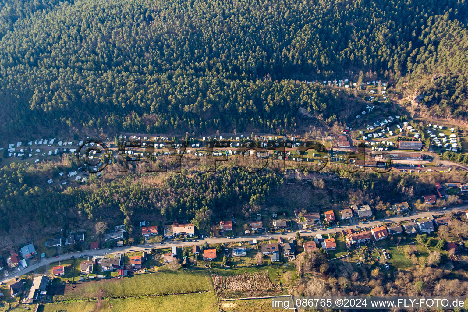 Vue aérienne de Camping Büttelwoog à Dahn dans le département Rhénanie-Palatinat, Allemagne