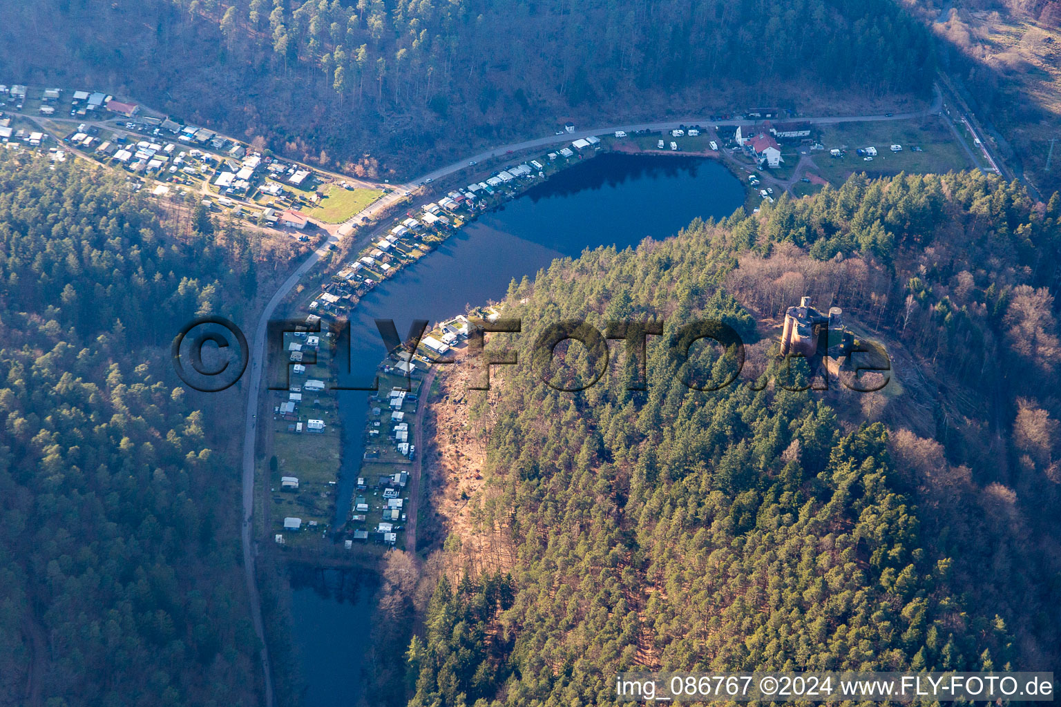 Vue aérienne de Camping Neudahner Weiher à Dahn dans le département Rhénanie-Palatinat, Allemagne