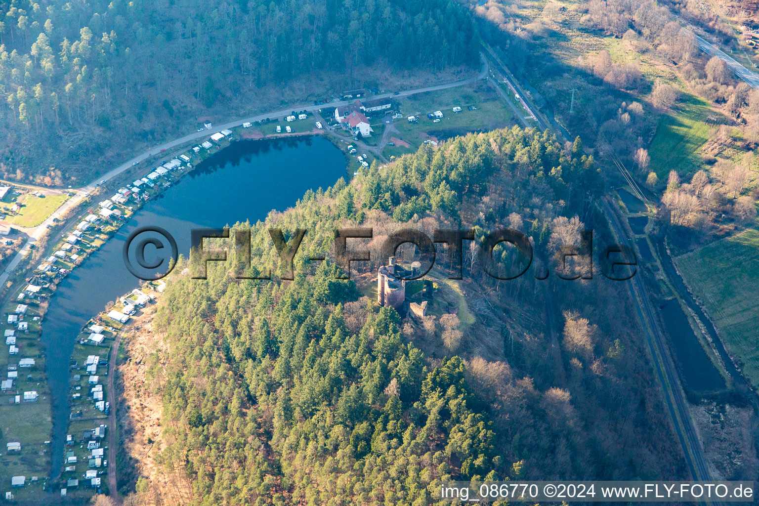 Vue oblique de Camping Neudahner Weiher à Dahn dans le département Rhénanie-Palatinat, Allemagne