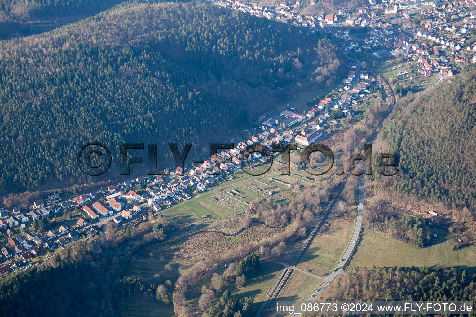 Photographie aérienne de Hinterweidenthal dans le département Rhénanie-Palatinat, Allemagne