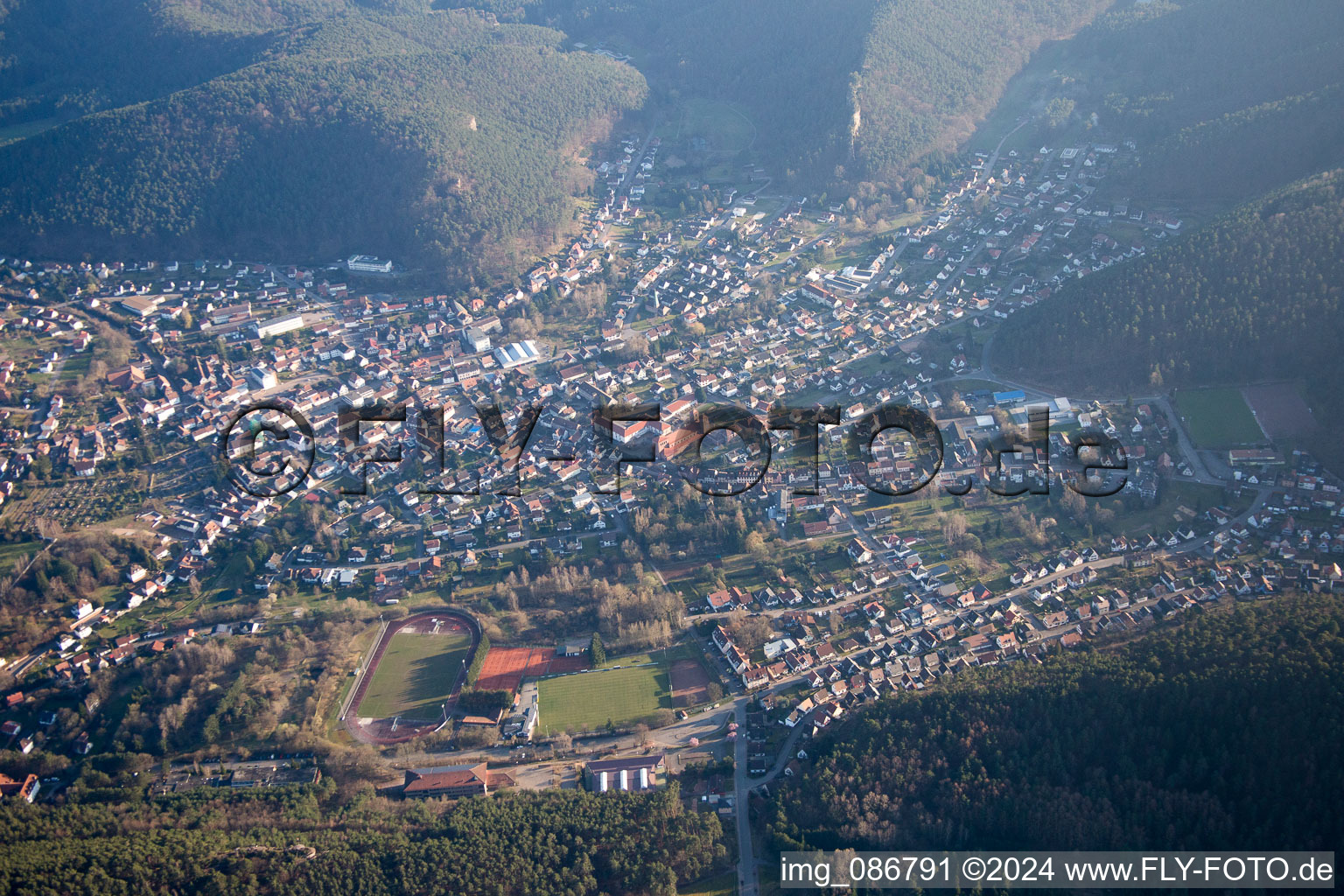 Hauenstein dans le département Rhénanie-Palatinat, Allemagne vue d'en haut