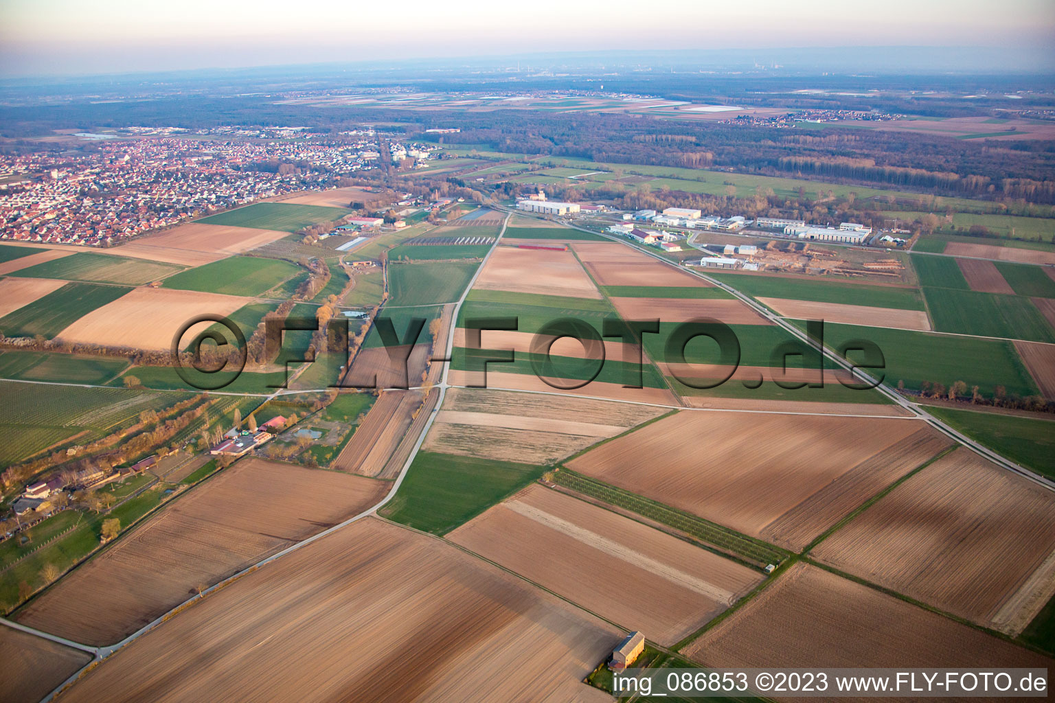 Vue aérienne de Vallée de Schambachtal à le quartier Herxheim in Herxheim bei Landau dans le département Rhénanie-Palatinat, Allemagne