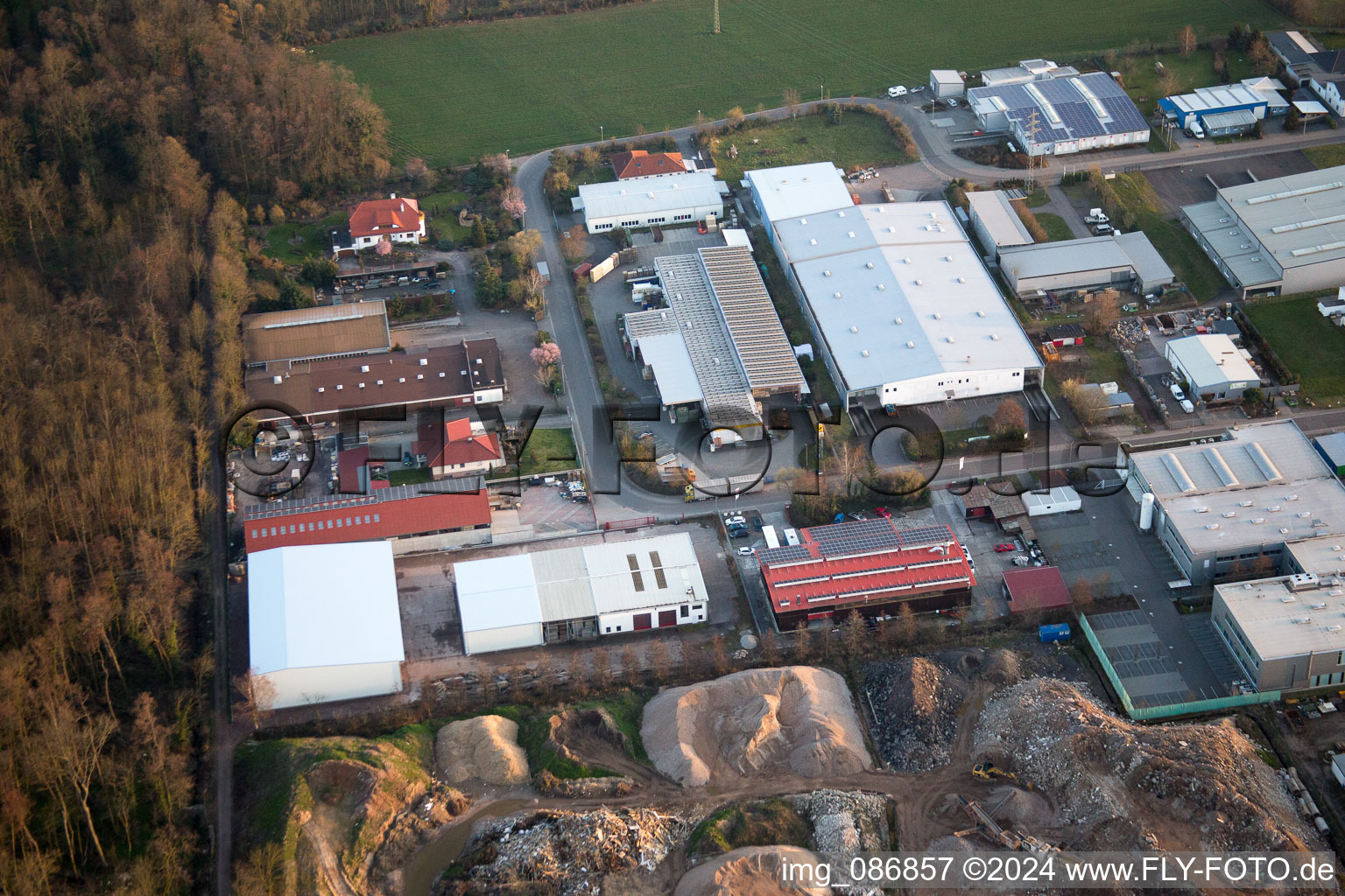 Rohrbach dans le département Rhénanie-Palatinat, Allemagne du point de vue du drone