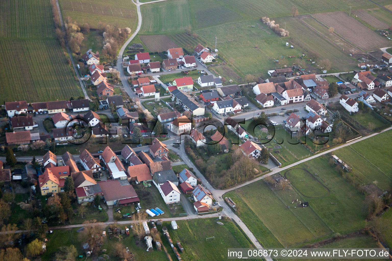 Vue d'oiseau de Hergersweiler dans le département Rhénanie-Palatinat, Allemagne