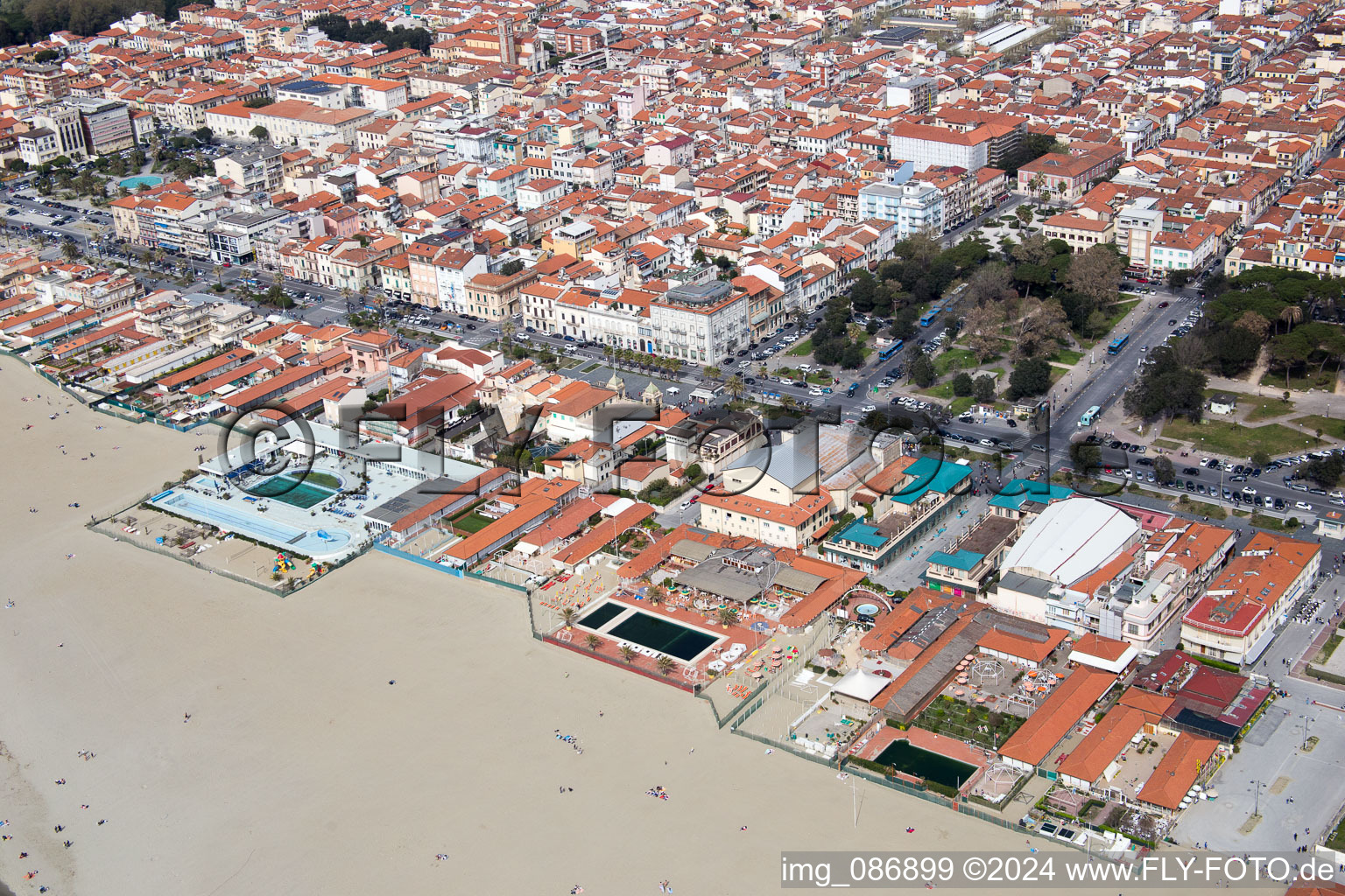 Viareggio dans le département Lucca, Italie vue du ciel