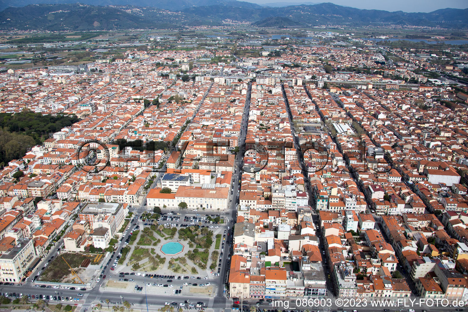 Viareggio dans le département Toscane, Italie du point de vue du drone