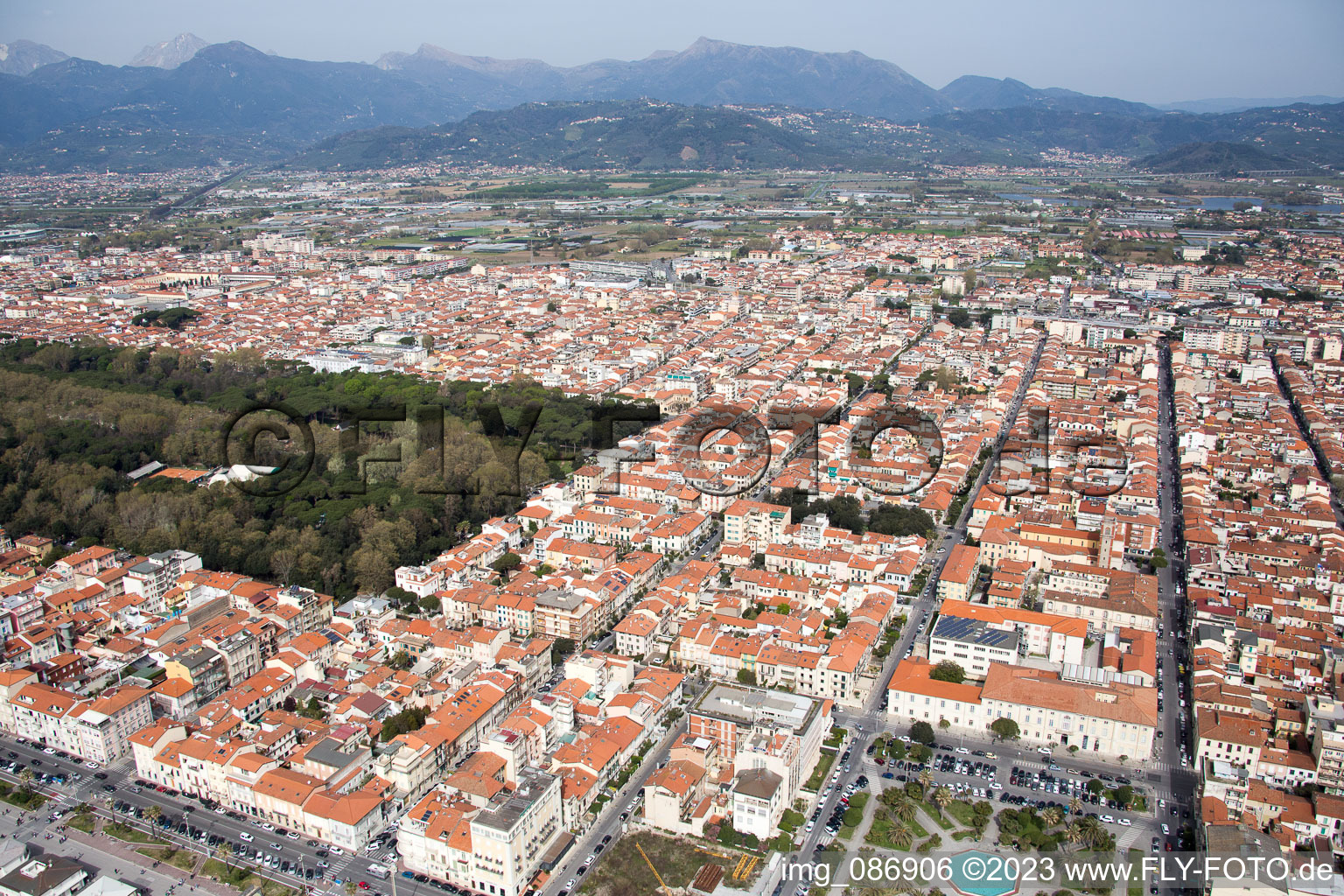 Viareggio dans le département Toscane, Italie vu d'un drone