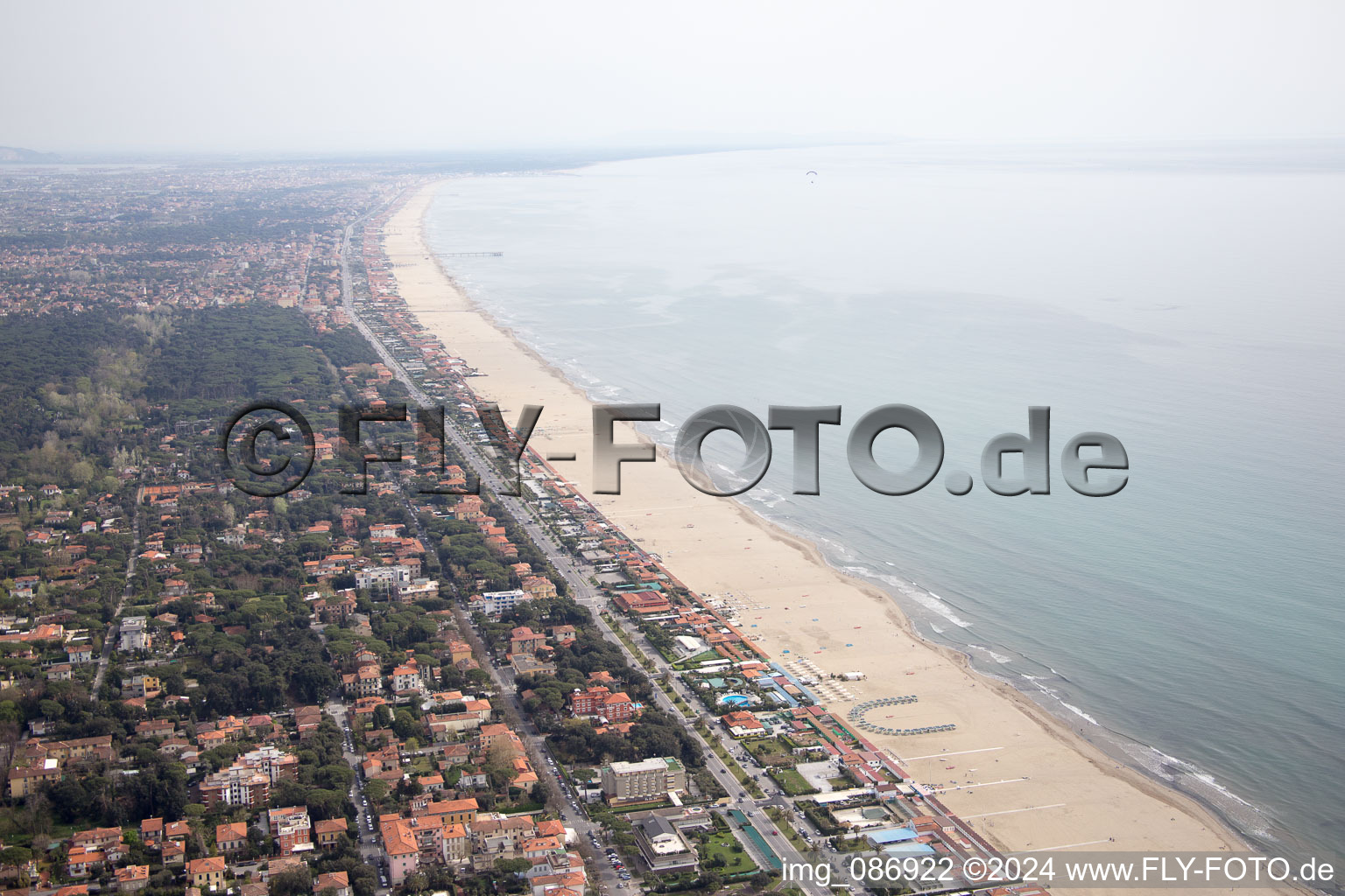 Vue aérienne de Forte dei Marmi dans le département Lucca, Italie