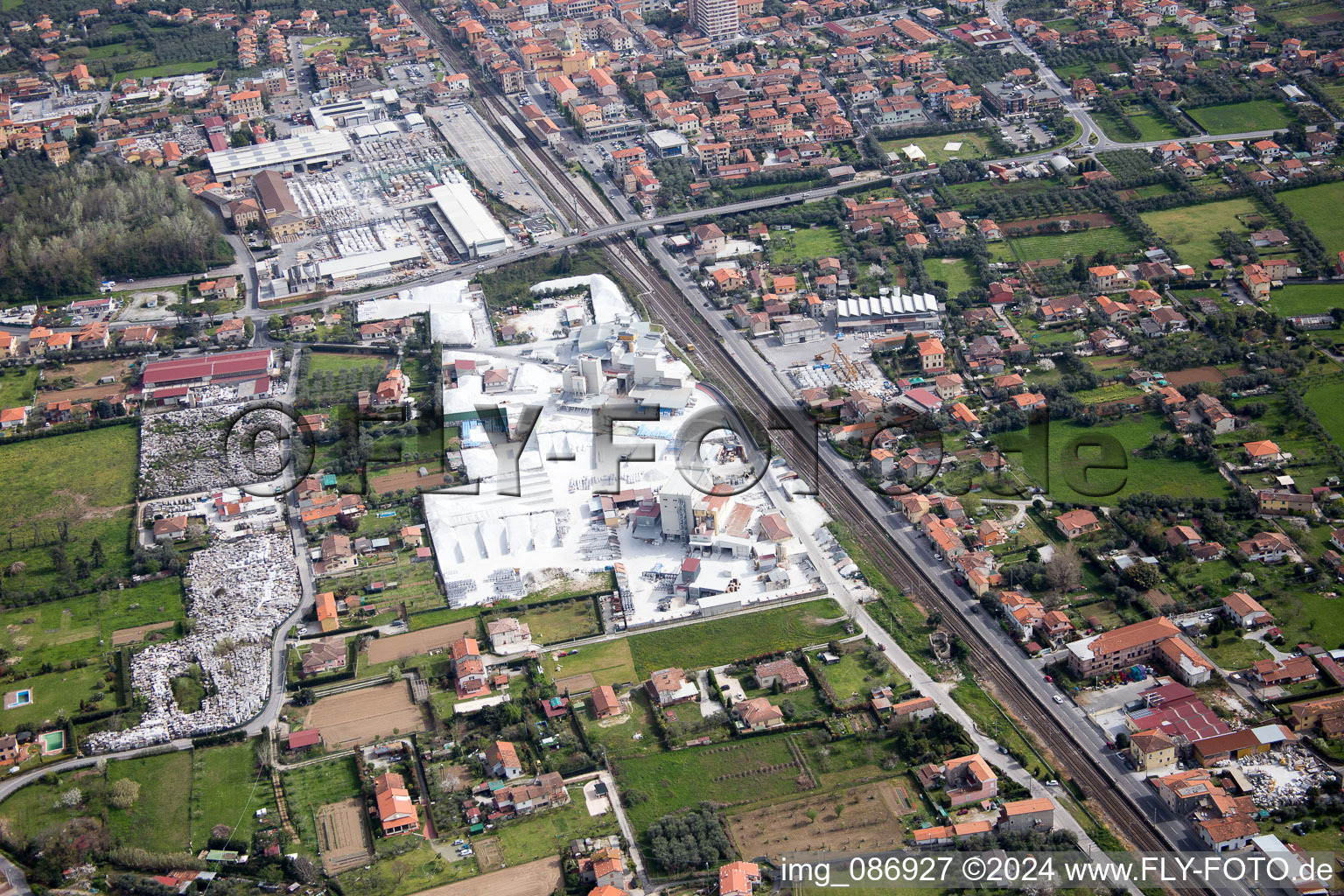 Vue aérienne de Strettoia à Pietrasanta dans le département Lucca, Italie