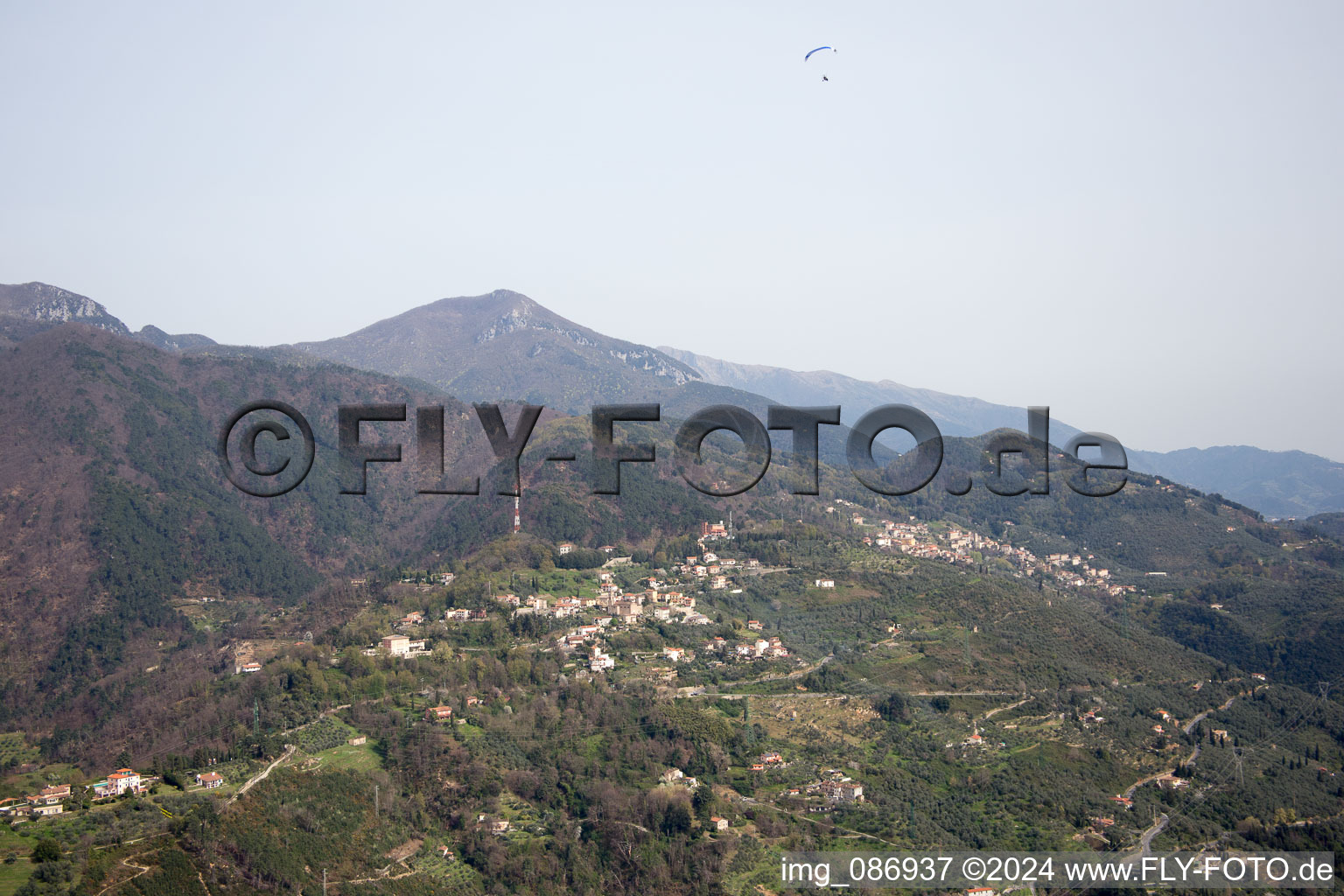 Vue aérienne de Valdicastello dans le département Toscane, Italie