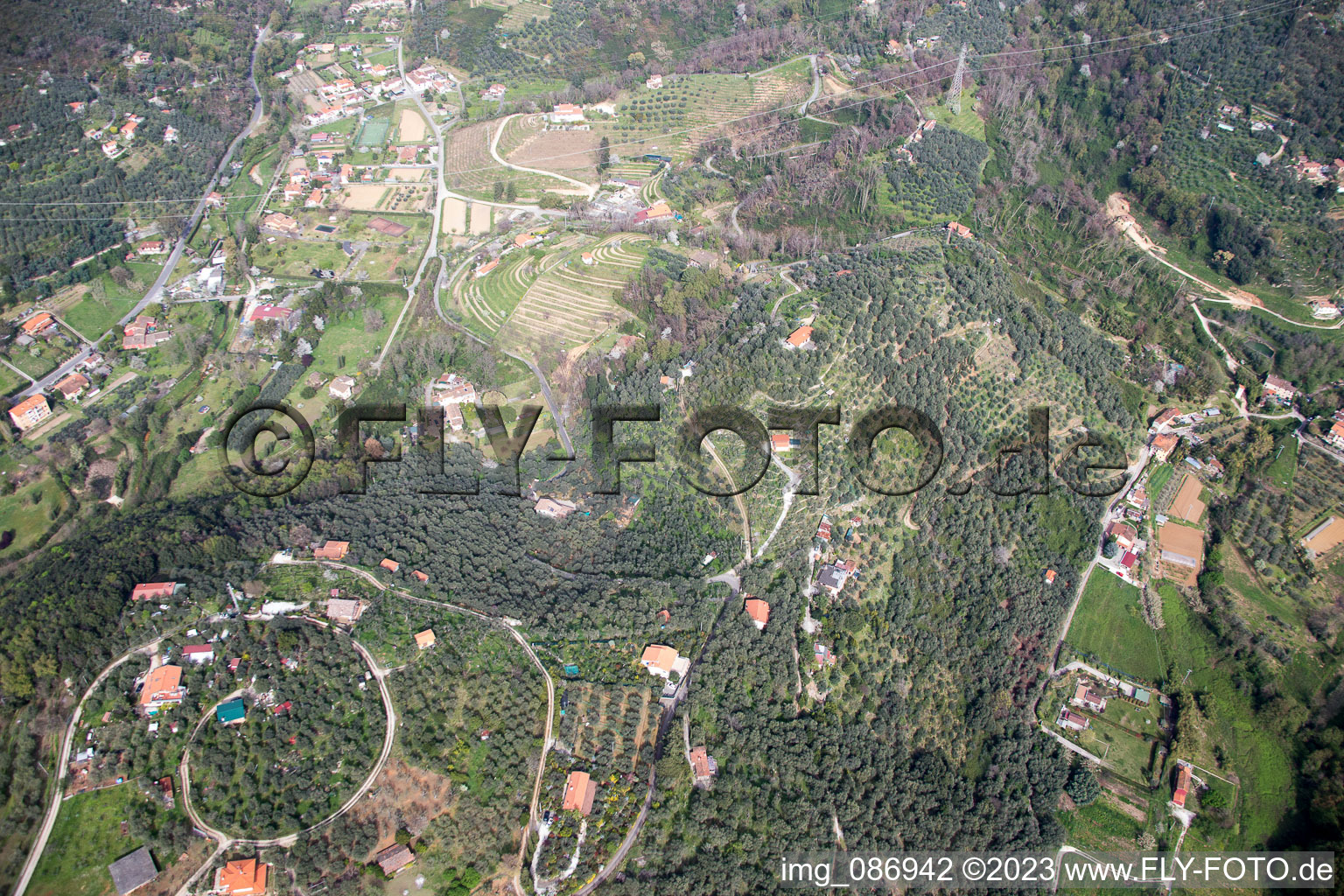 Vue aérienne de Valdicastello dans le département Toscane, Italie