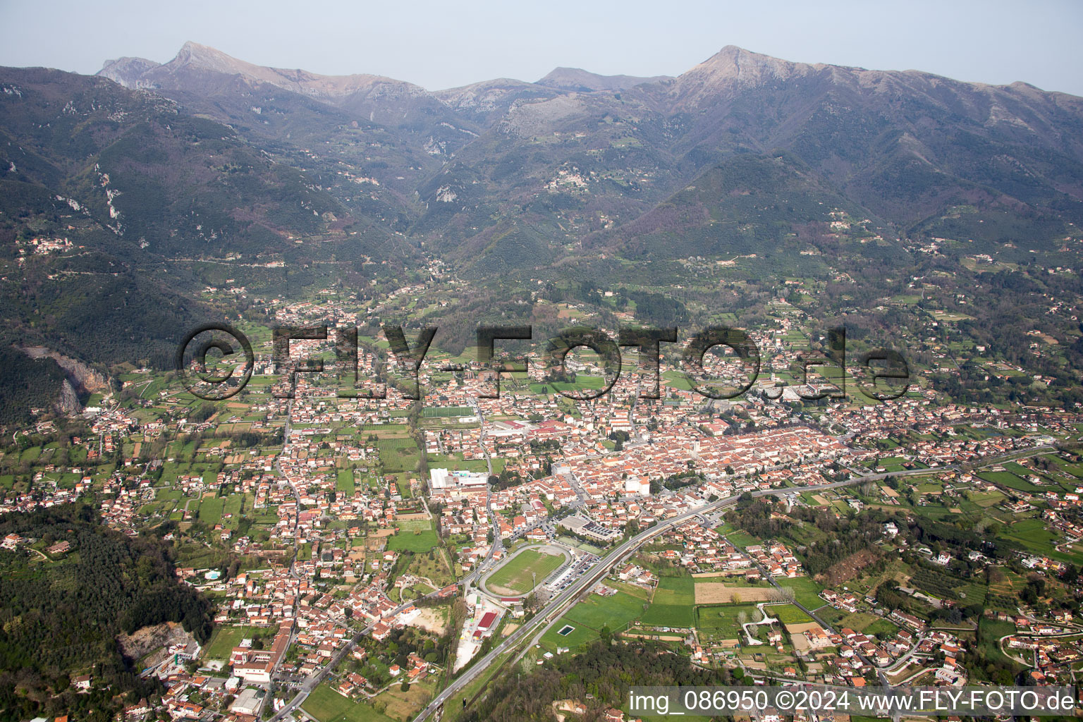 Photographie aérienne de Camaiore dans le département Toscane, Italie